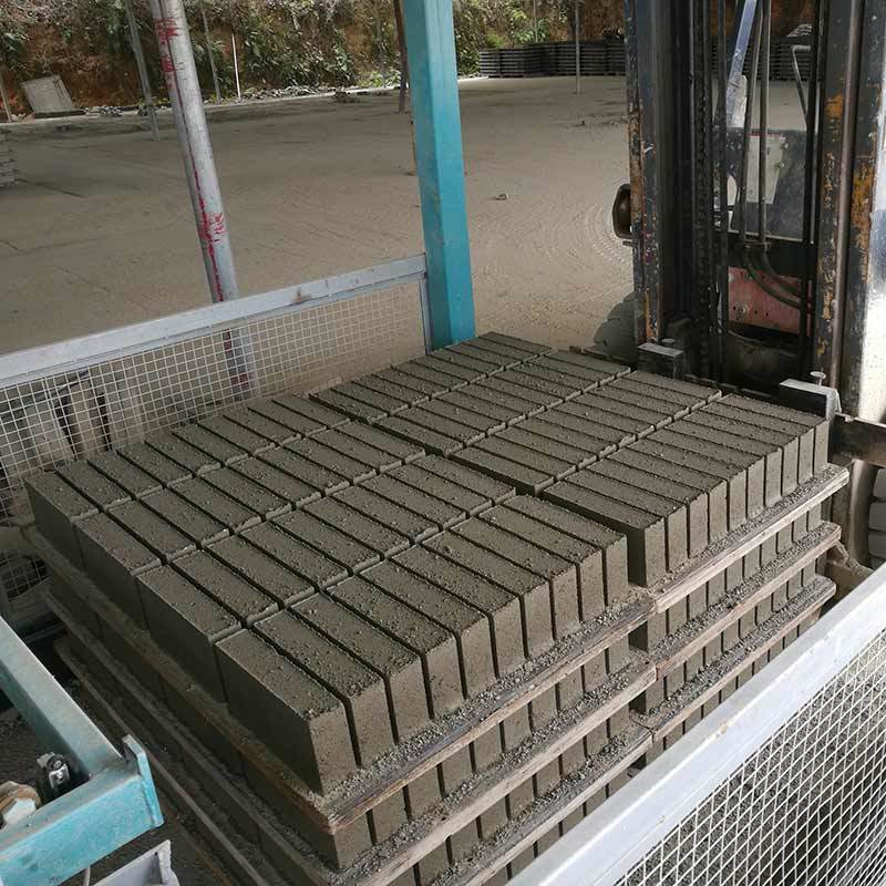 Massimizzare l'efficienza e i profitti con le macchine per la produzione di blocchi finitrici
