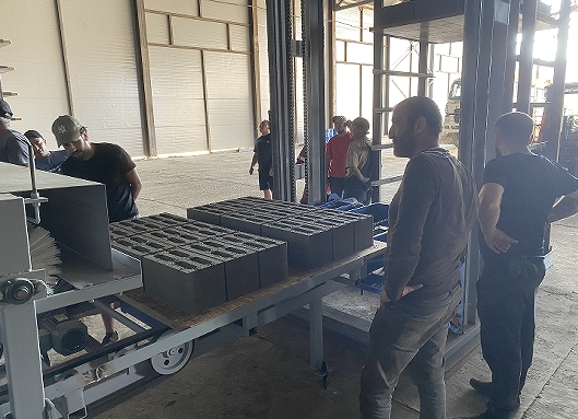 UNIK lancia una linea di macchine per la produzione di blocchi di cemento completamente automatica nell'Estremo Oriente russo