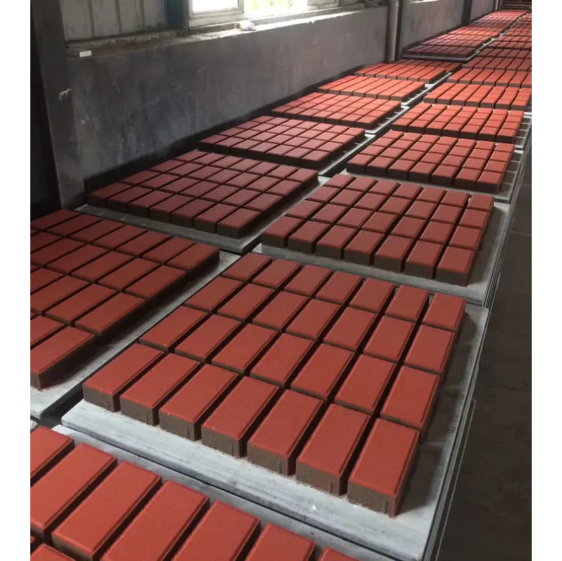 In che modo la progettazione della miscela di calcestruzzo influisce direttamente sulla scelta del materiale dello stampo