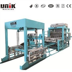 Macchina automatica per lo stampaggio di blocchi