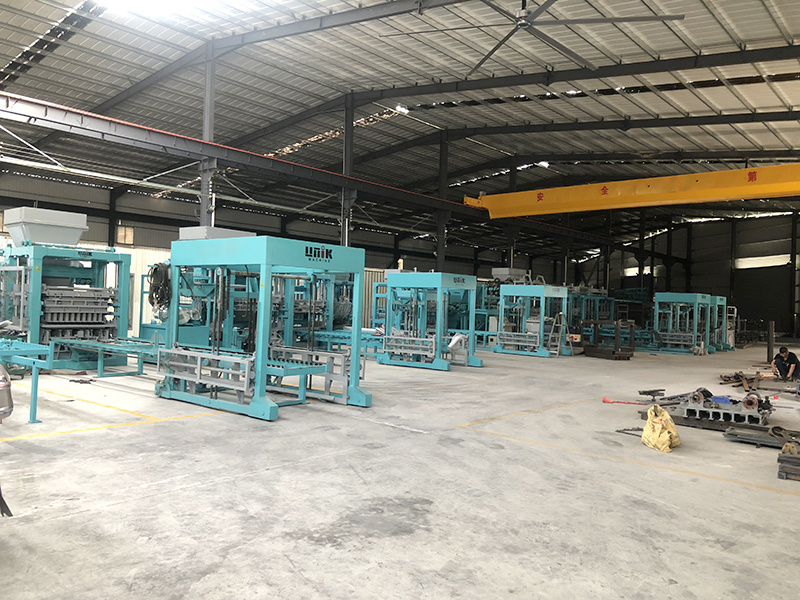 Macchina per blocchi di cemento: la tua guida definitiva ai macchinari per la produzione e la lavorazione nel settore edile