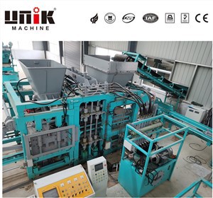 Macchina per la produzione di mattoni di cemento completamente automatica