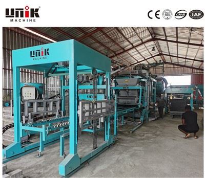 Macchina per la produzione di blocchi cavi completamente automatica